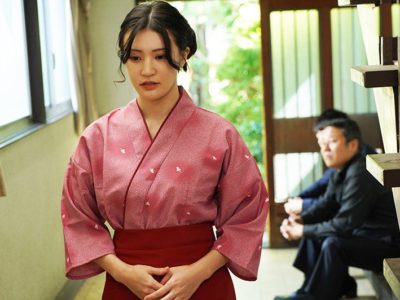 Shoko Takahashi phải đi bán dâm để cứu chồng cờ bạc
